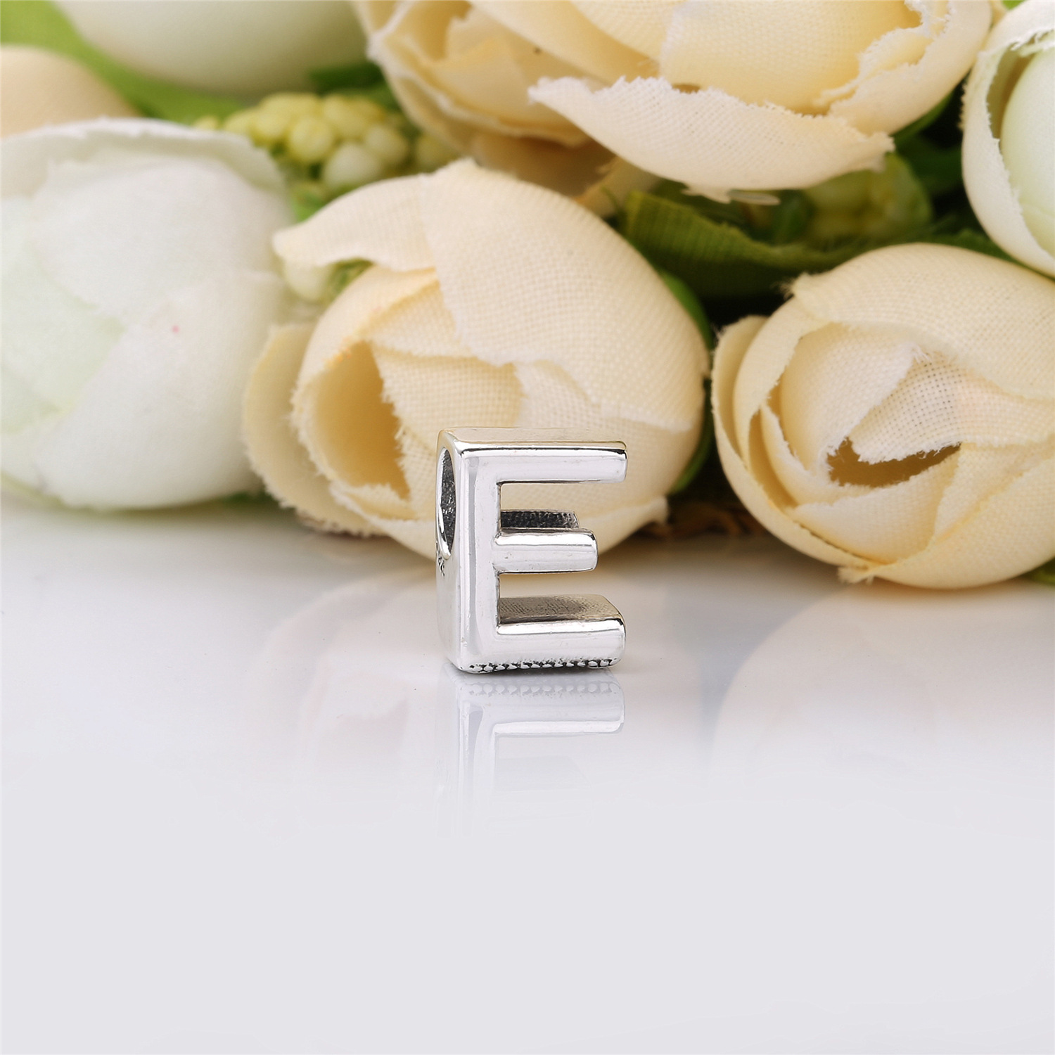 PANDORA Letter E Bedel 797459