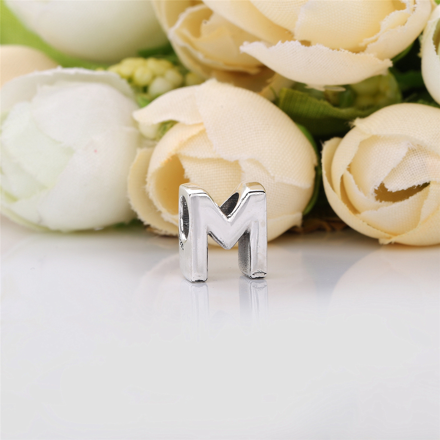 PANDORA Letter M Bedel 797467