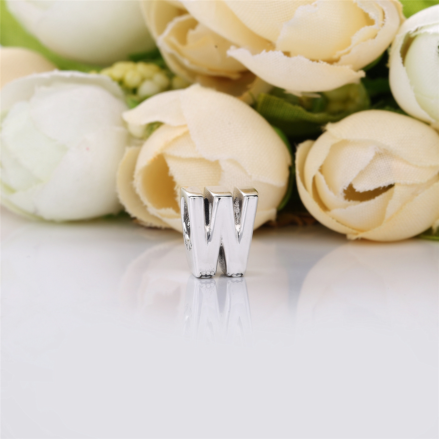 PANDORA Letter W Bedel 797477