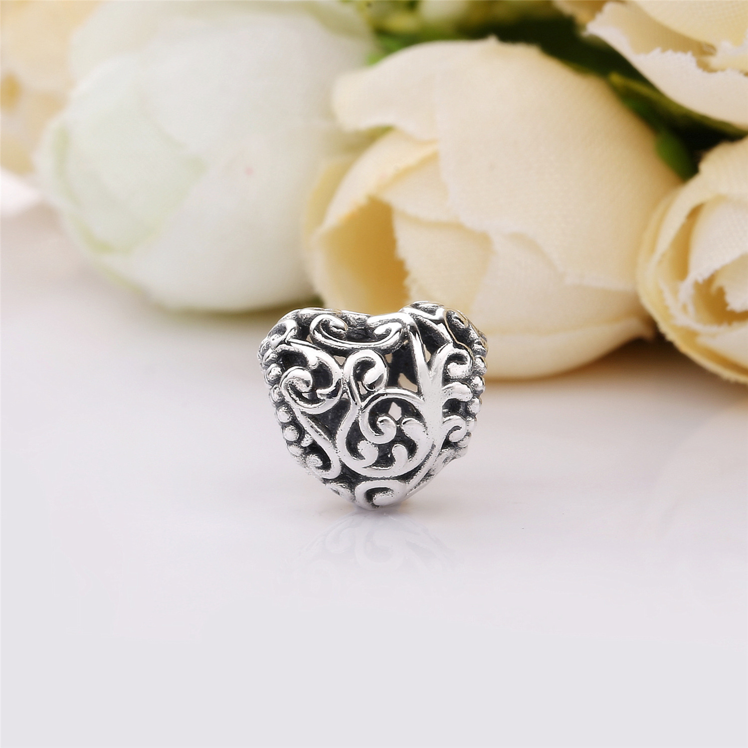 PANDORA Regal Heart Bedel 797672