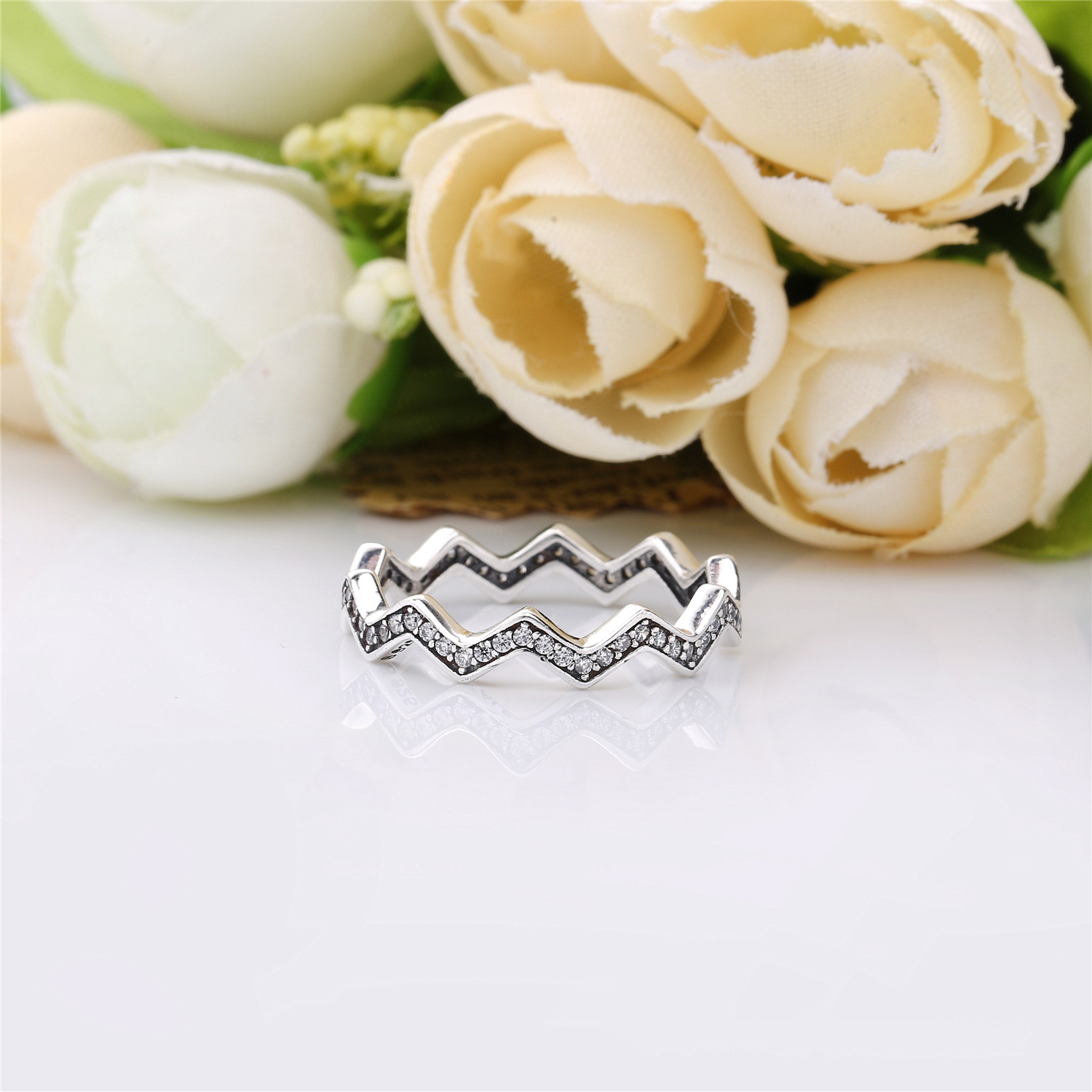 PANDORA Shimmering Zigzag Ring 197751CZ