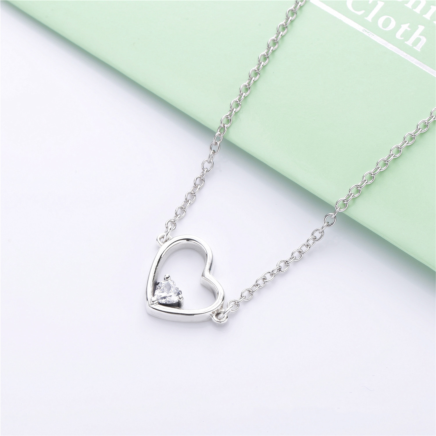 Pandora Zilveren Asymmetrisch Hart Van Liefde Ketting 397797CZ