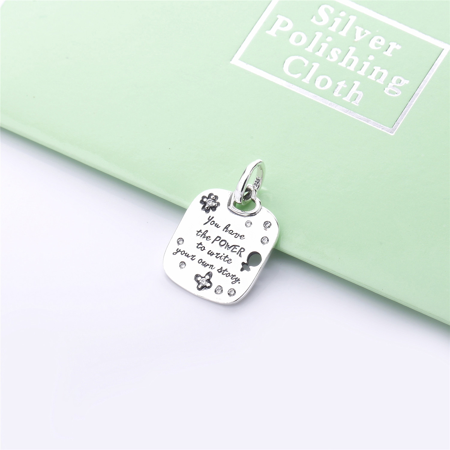 Pandora Zilveren Vrouwelijke Empowerment Motto Hanger 397916CZ