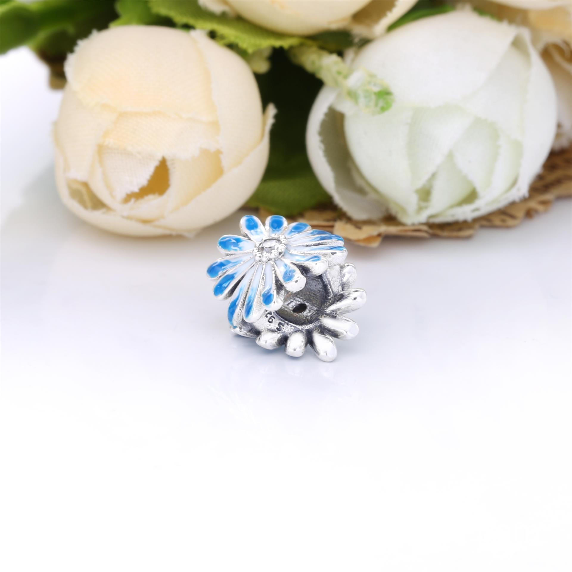 PANDORA Blauw Madeliefje Bedel 798775C01