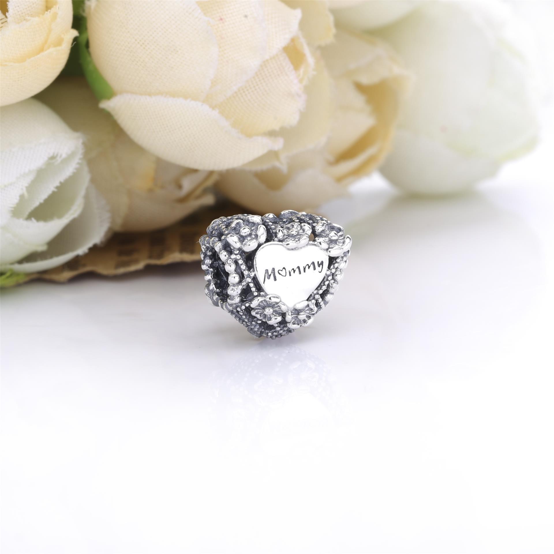 PANDORA Opengewerkte Bloemen Hart Bedel Met Tekst 'Mummy' 798892C00