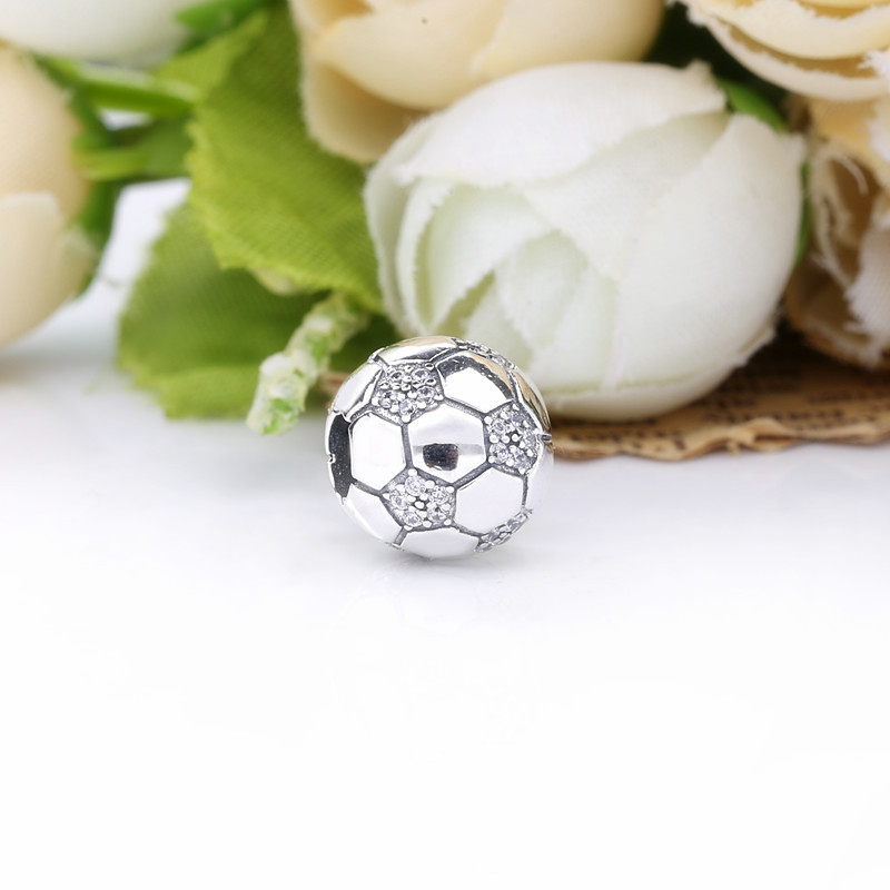 PANDORA Sprankelende Voetbal Bedel 798795C01