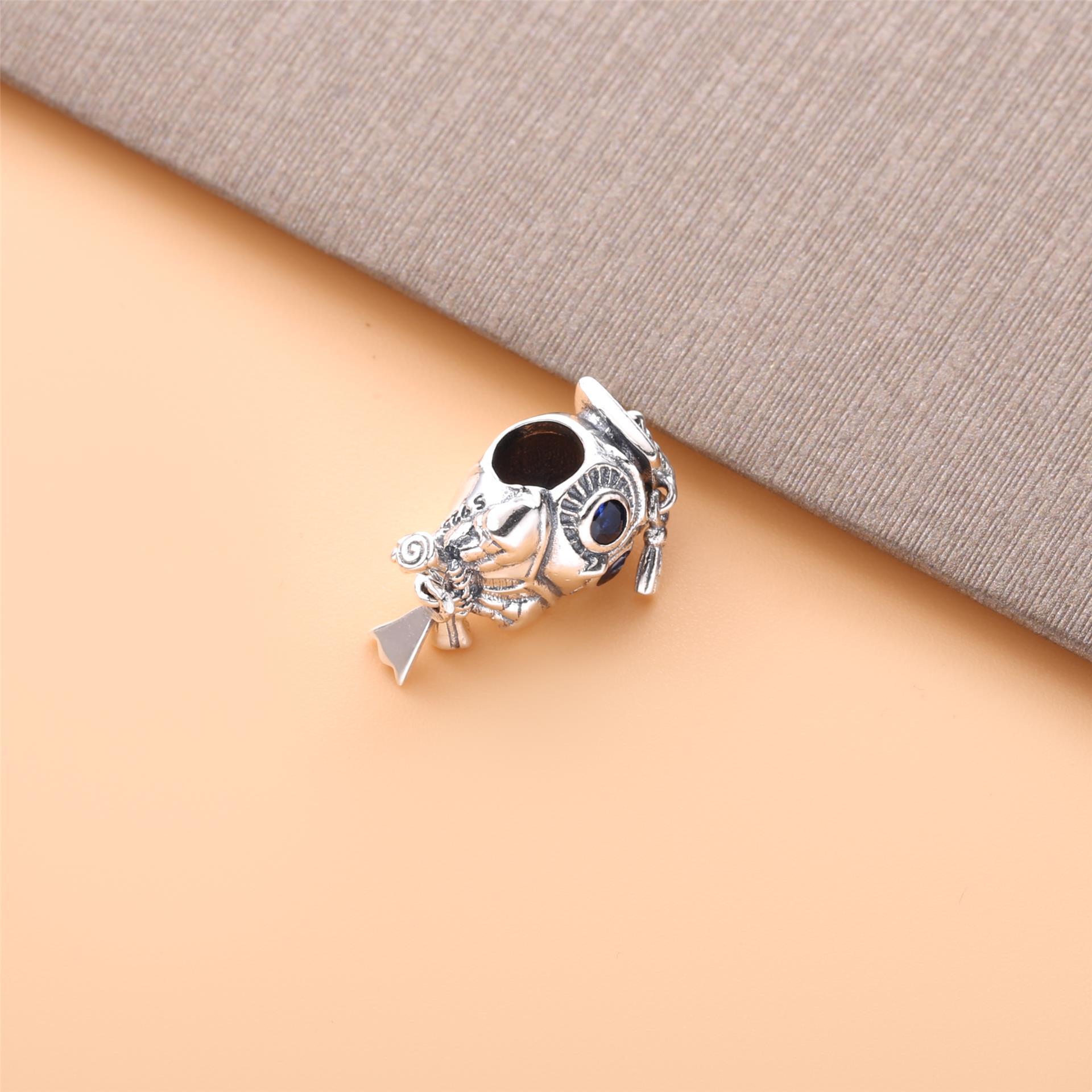 PANDORA Wise Owl Graduation Bedel - 798907C01