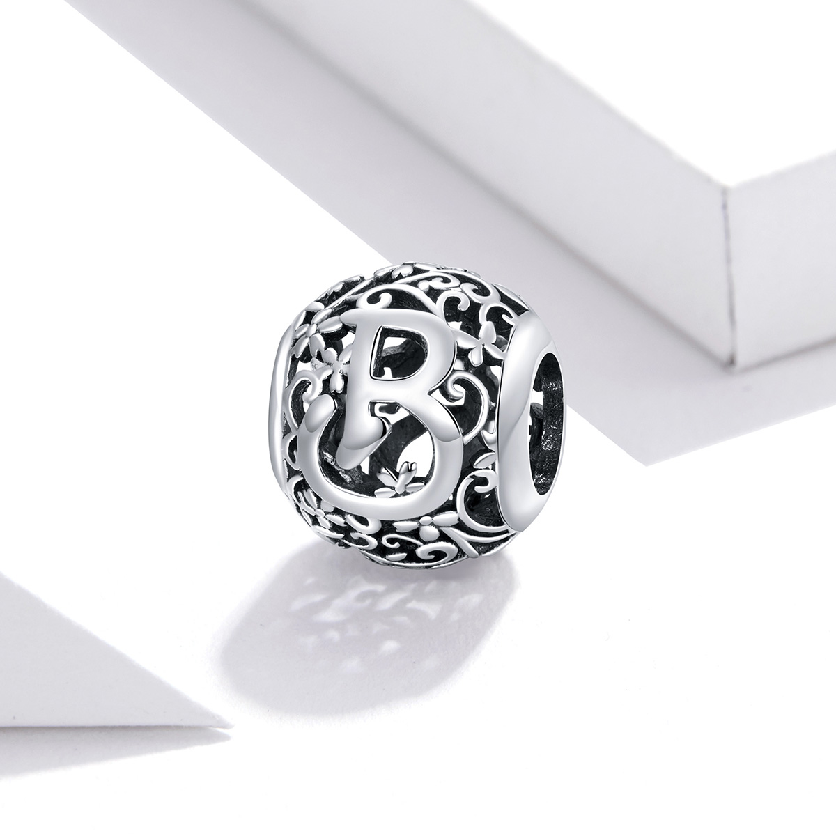 Pandora Style Opengewerkte Bloem Letter B Bedel - SCC1444-B