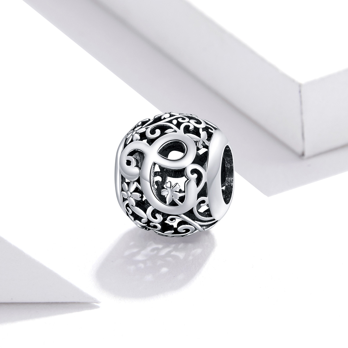 Pandora Style Opengewerkte Bloem Letter C Bedel - SCC1444-C