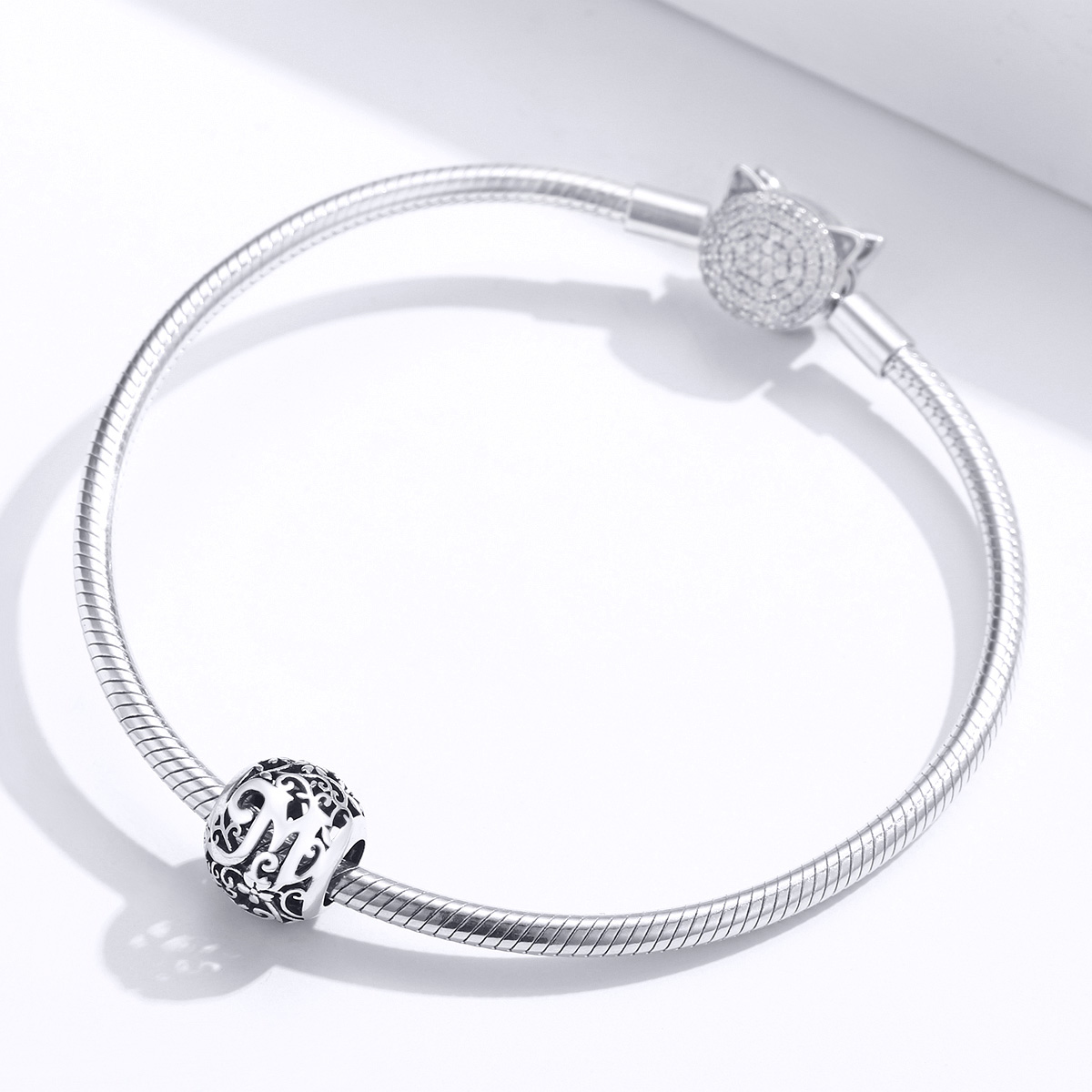 Pandora Style Opengewerkte Bloem Letter M Bedel - SCC1444-M