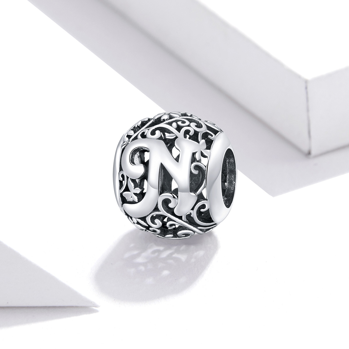 Pandora Style Opengewerkte Bloem Letter N Bedel - SCC1444-N