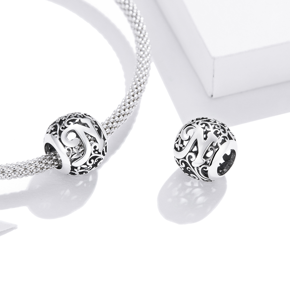 Pandora Style Opengewerkte Bloem Letter N Bedel - SCC1444-N