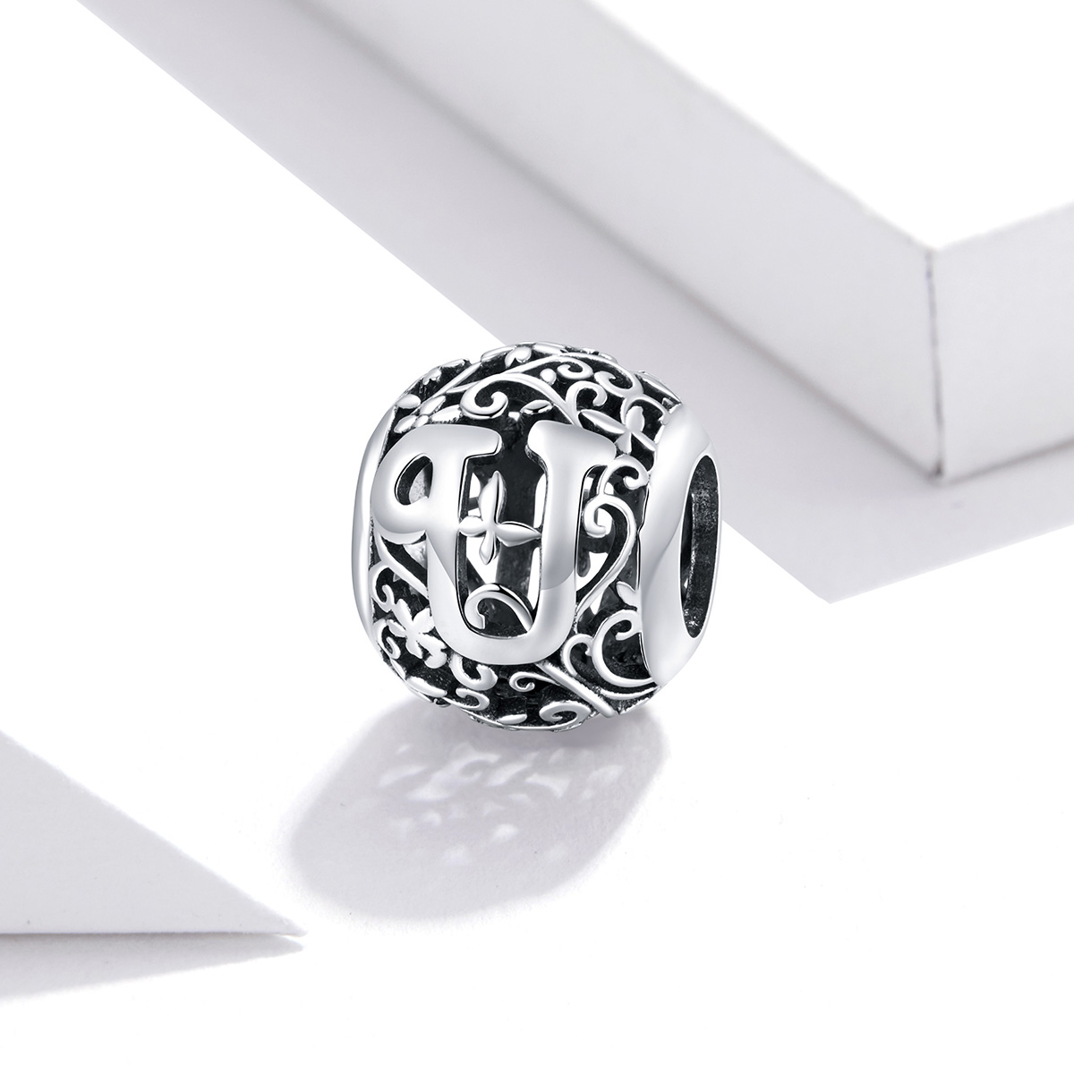 Pandora Style Opengewerkte Bloem Letter U Bedel - SCC1444-U