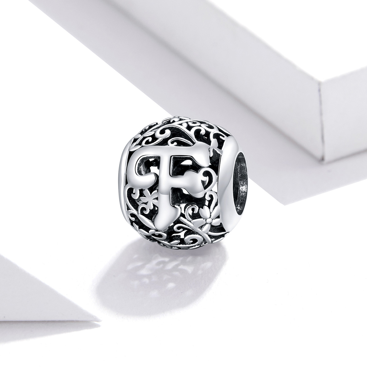 Pandora Style Opengewerkte bloemenletter F Bedel - SCC1444-F