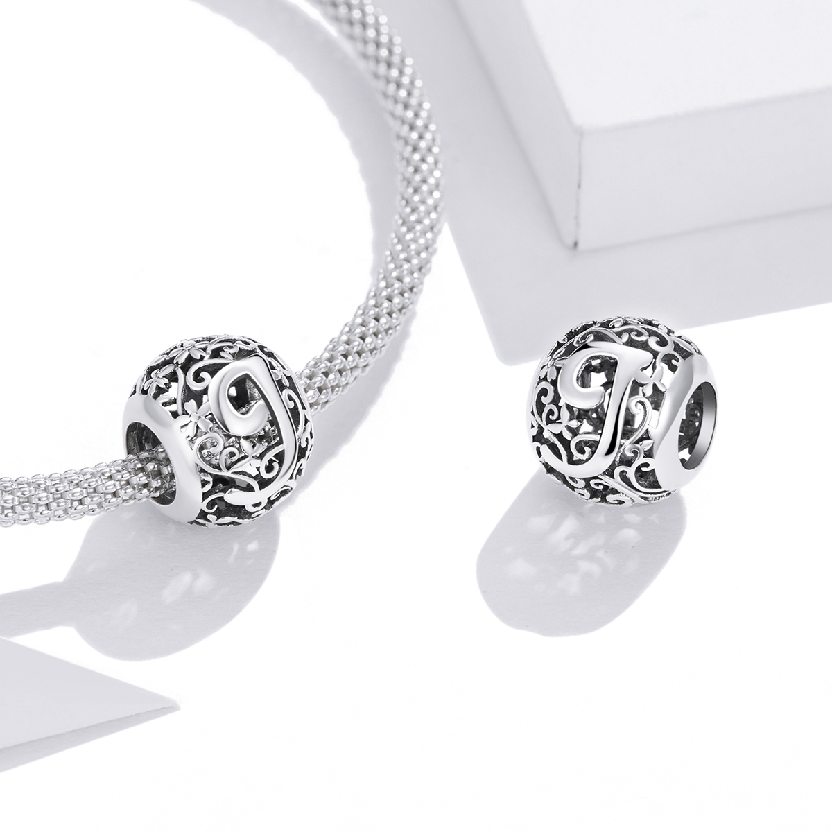 Pandora Style Opengewerkte bloemenletter J Bedel - SCC1444-J