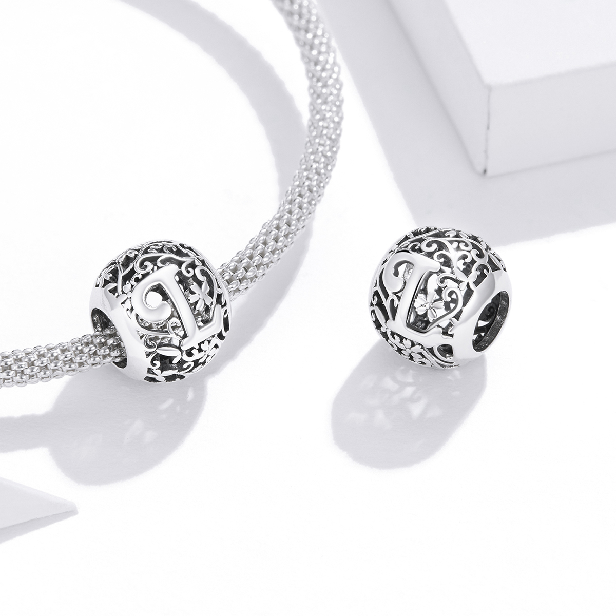 Pandora Style Opengewerkte bloemenletter L Bedel - SCC1444-L