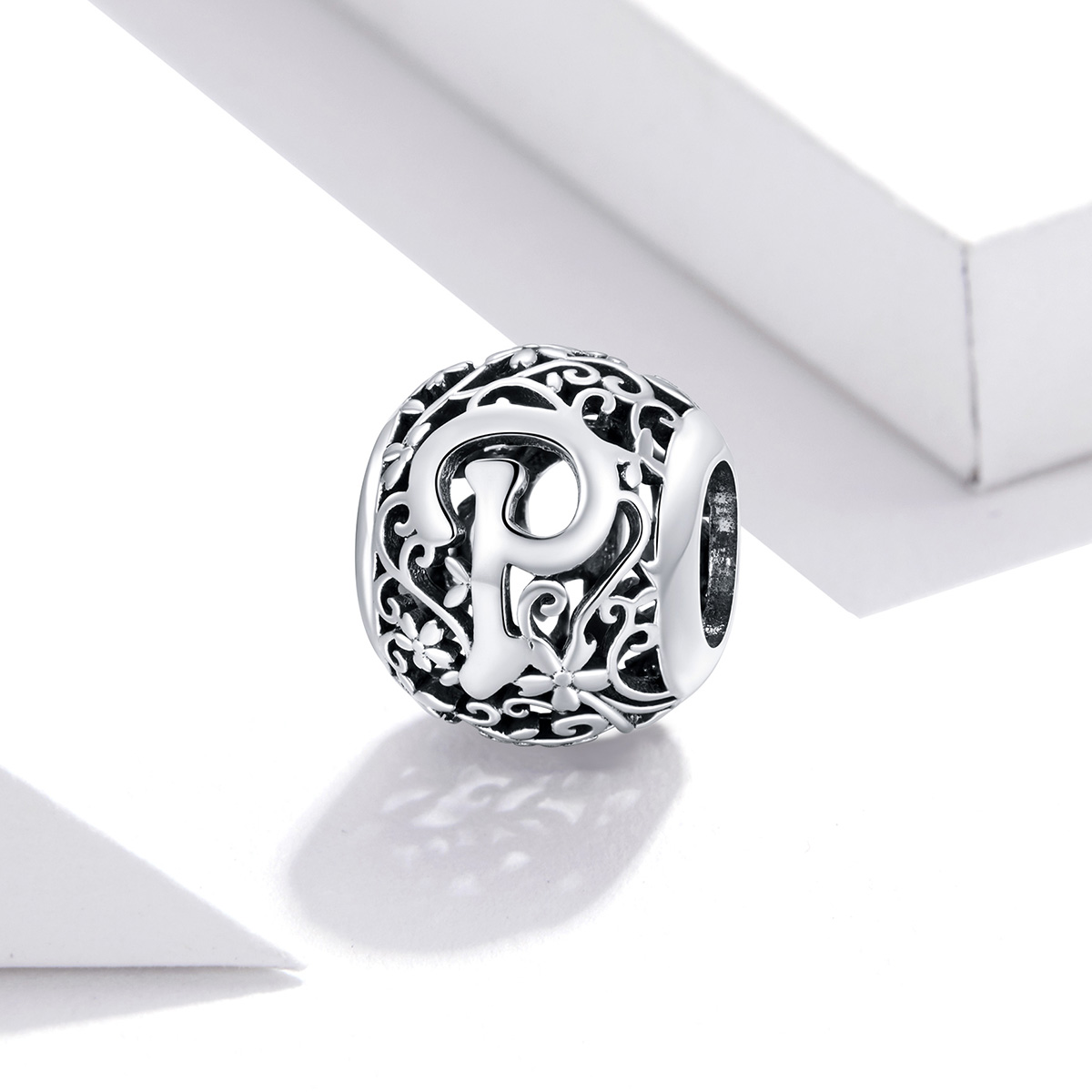 Pandora Style Opengewerkte bloemenletter P Bedel - SCC1444-P