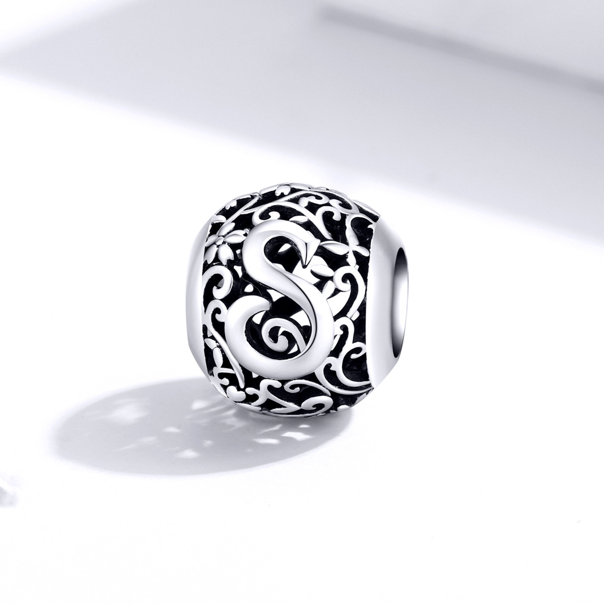 Pandora Style Opengewerkte bloemenletter S Bedel - SCC1444-S