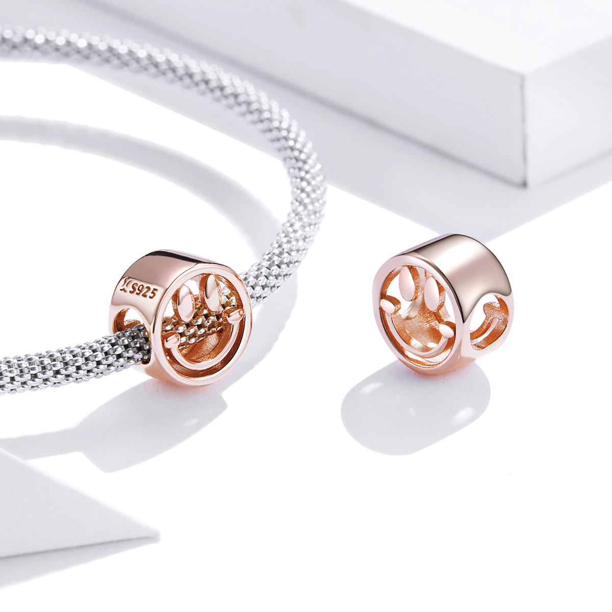 Pandora Style Rose Gelukkige glimlach Bedel - SCC1787