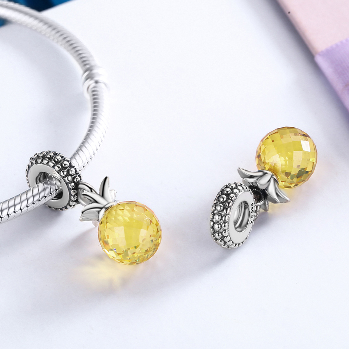 Pandora Style Ananas Hangende Bedel - SCC150