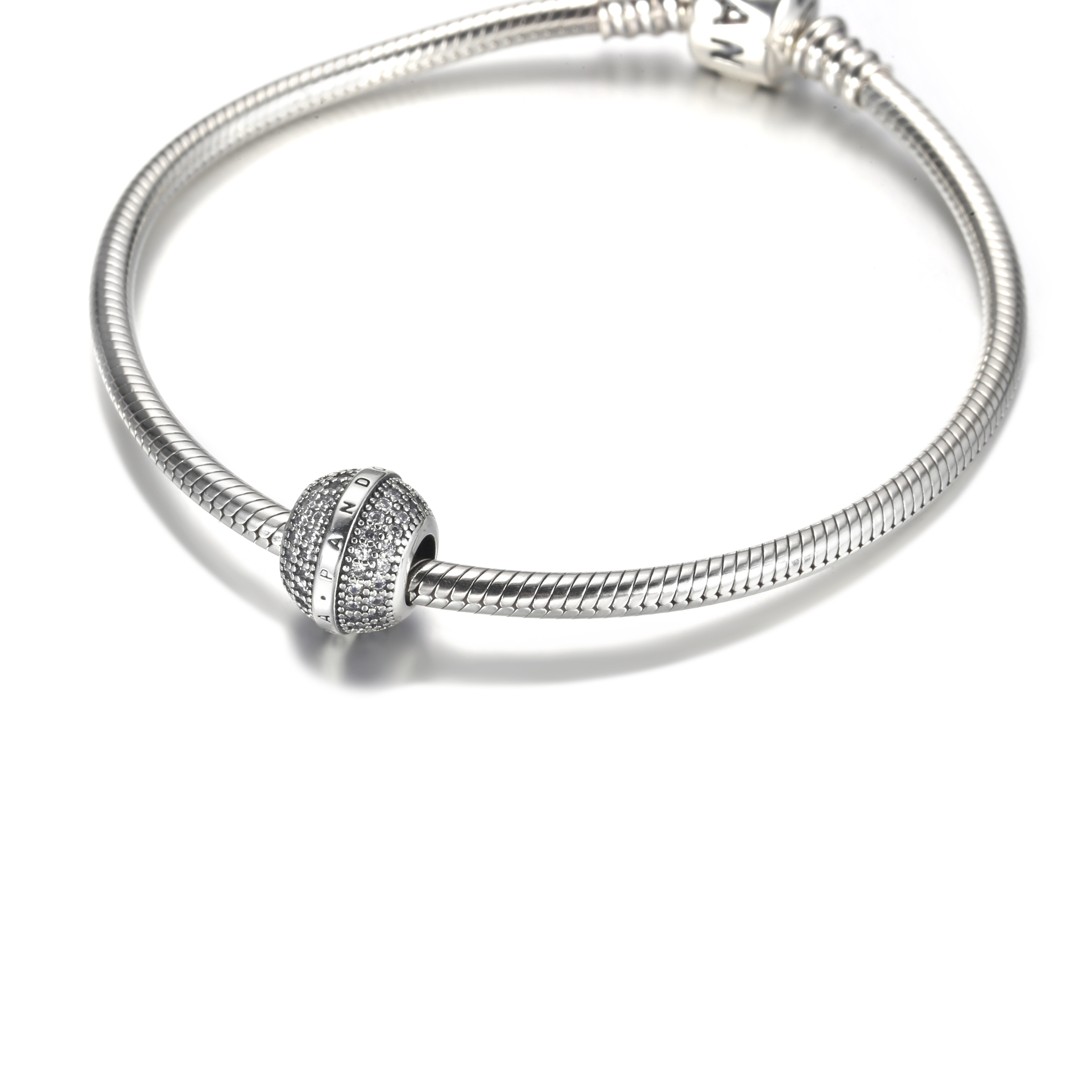 PANDORA Pavé & Logo Bedel - 799489C01