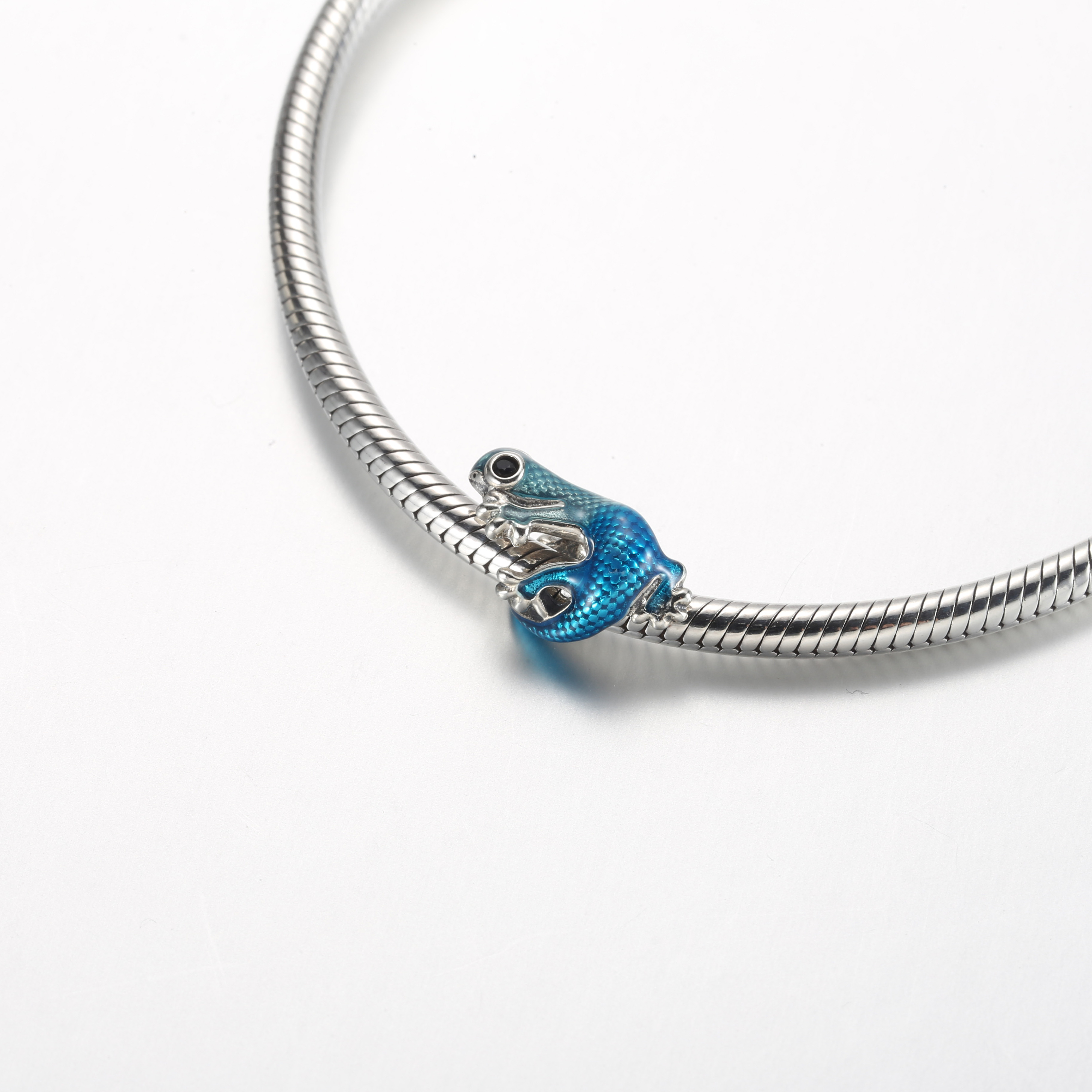 Pandora Metallic Blue Gecko Bedel - 792701C01