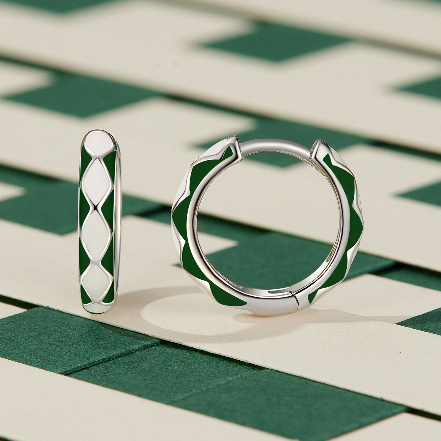 Pandora-stijl Groene en witte diamanten patroon Oorringen - SCE1611-GN