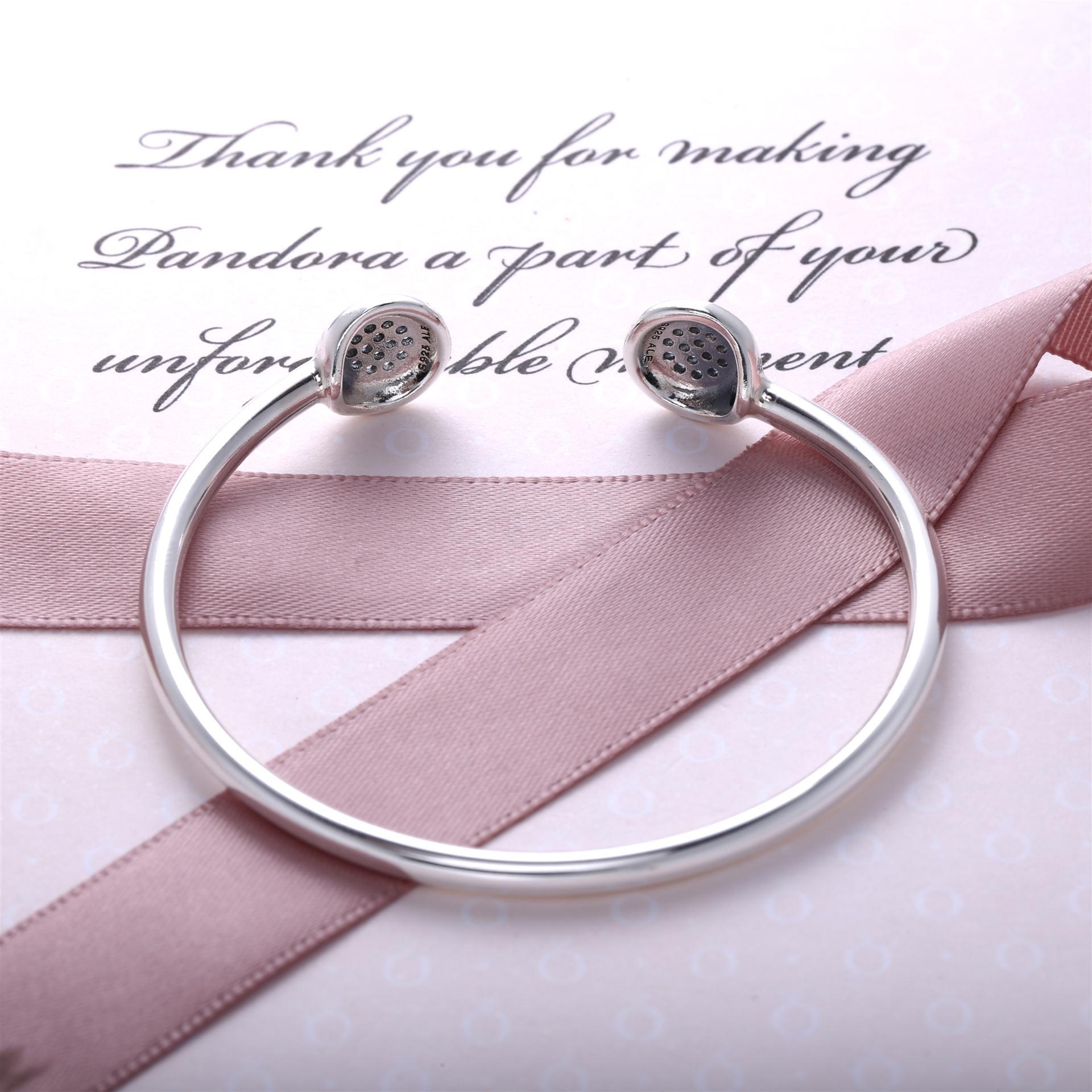 Open Bangle Met Pandora Gravure 590528CZ