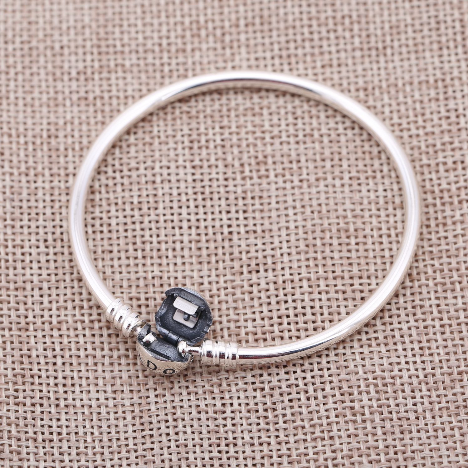 Pandora Essence Zilveren Bangle 596006