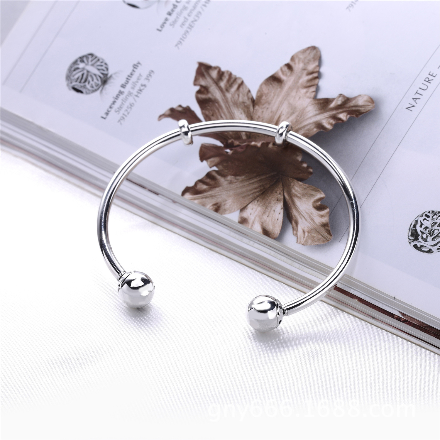 Pandora Moments Open Bangle 596477