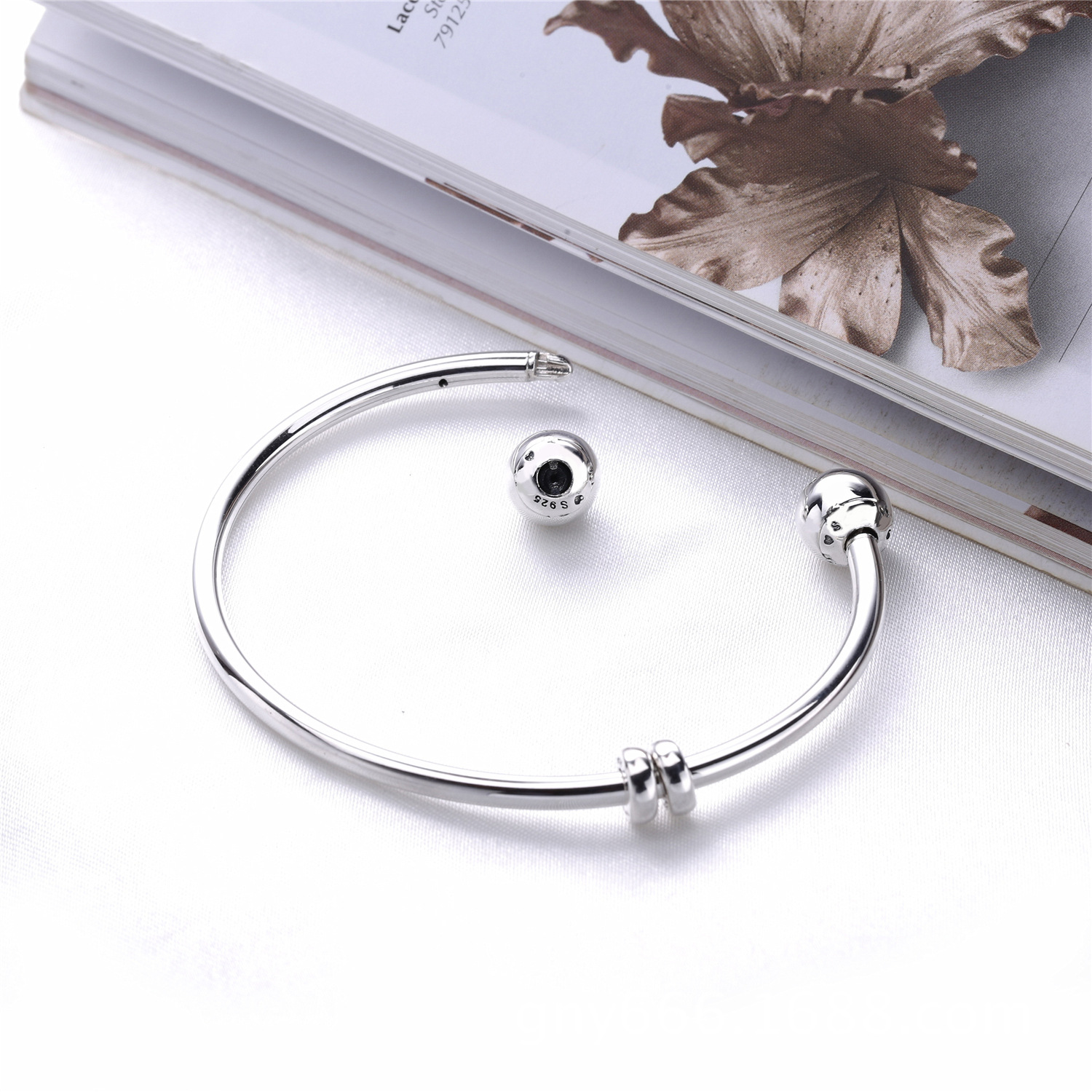 Pandora Moments Open Bangle 596477