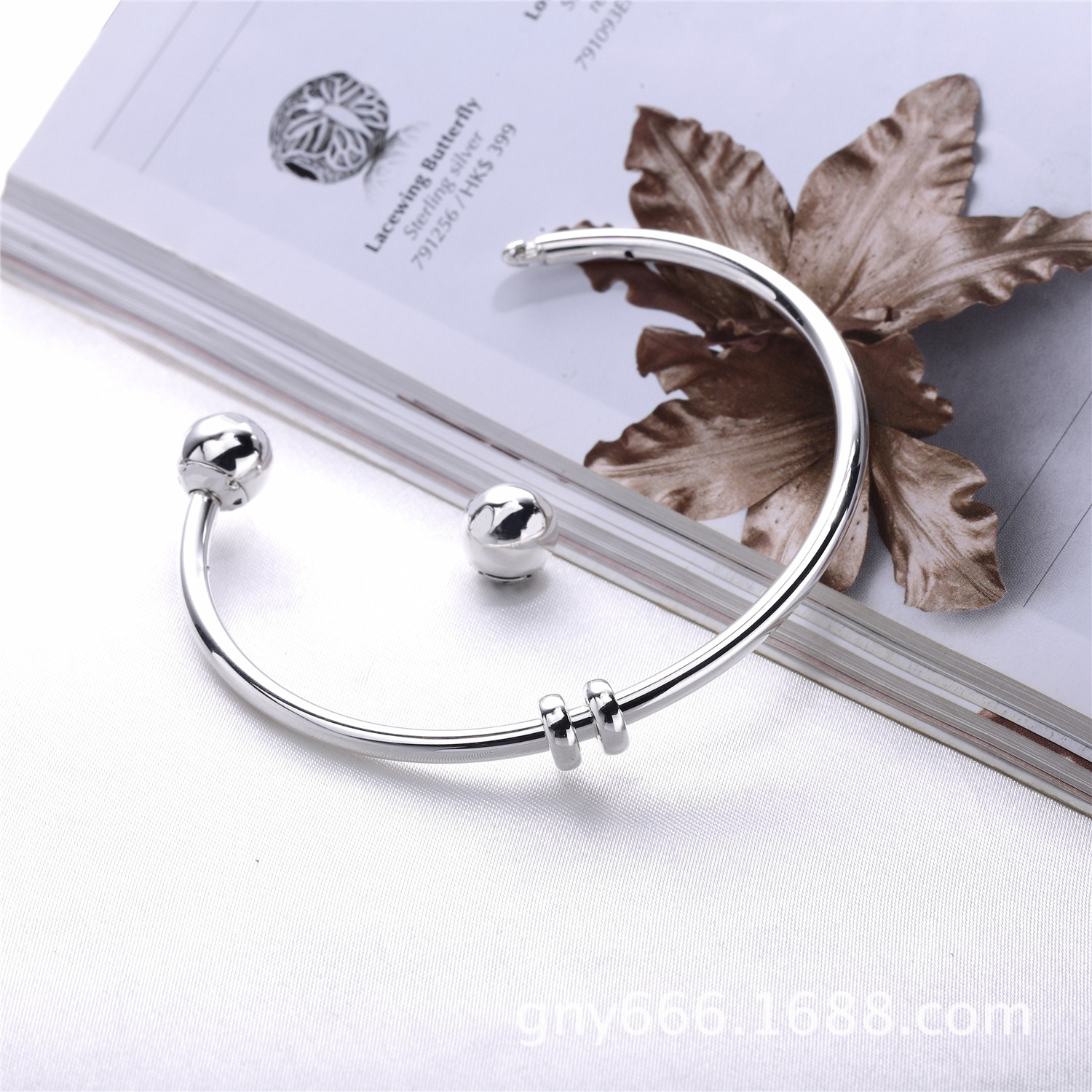 Pandora Moments Open Bangle 596477