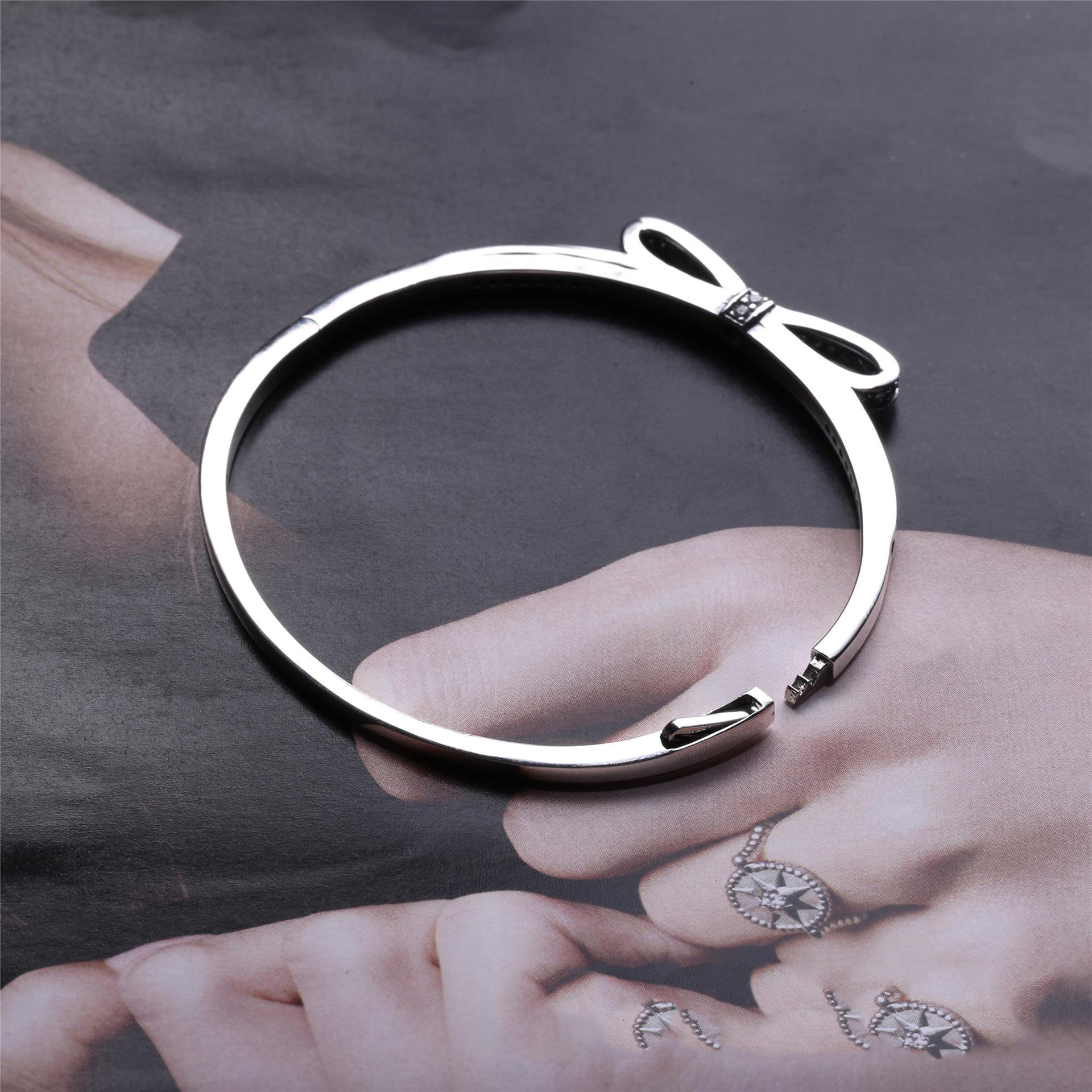 Pandora Zilveren Sprankelende Boog Bangle 590536CZ