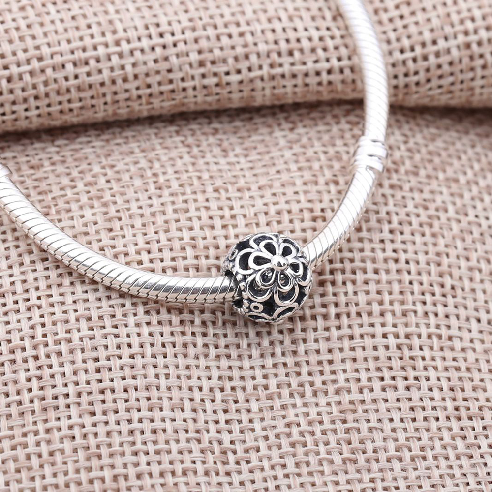 PANDORA Bedel Met Opengewerkte Bloemen 790965