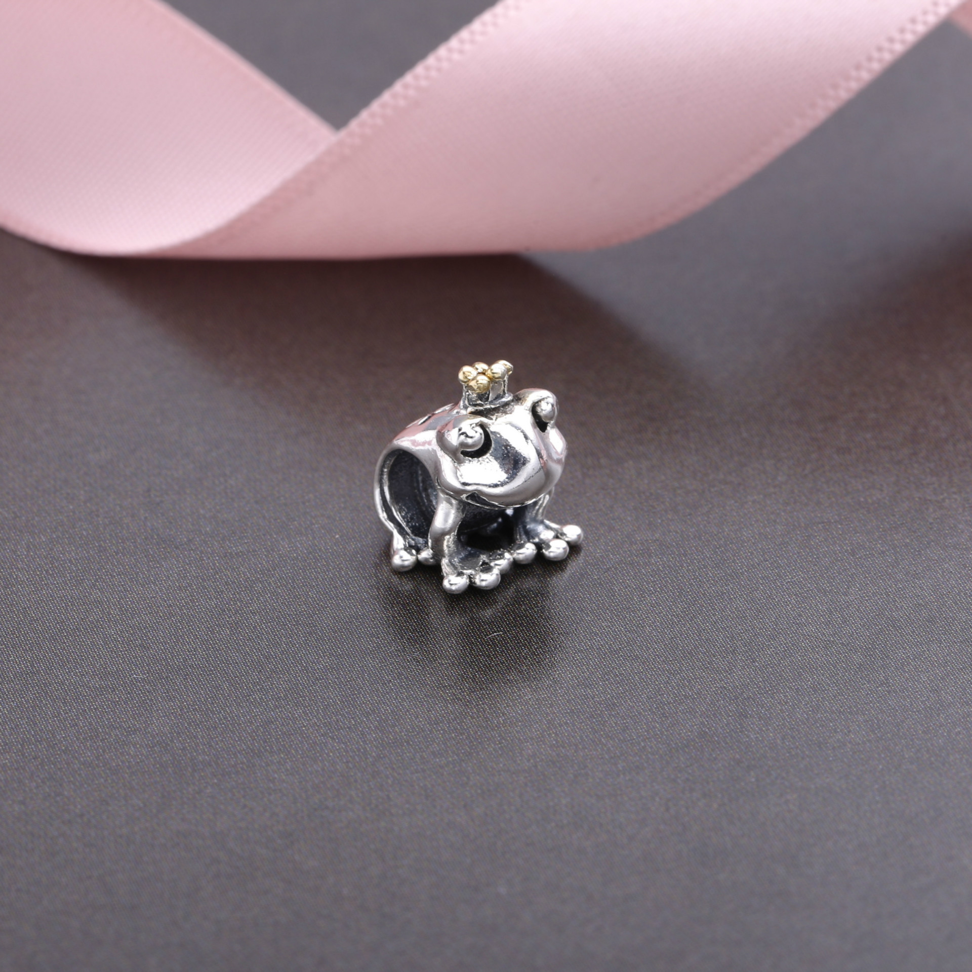 PANDORA Frog Prince Bedel - 791118