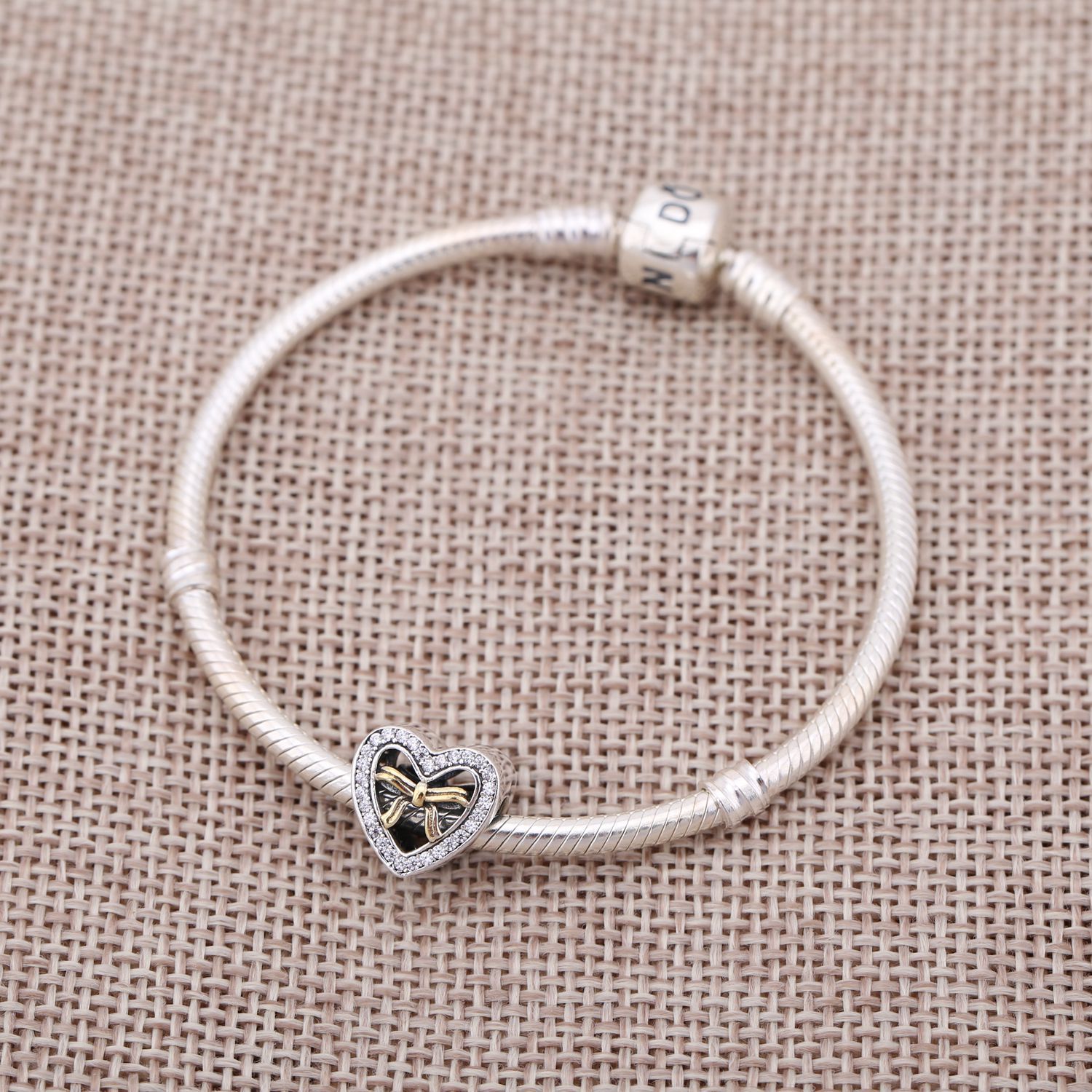 Pandora Zilver En 14K Goud Gebonden Door Liefde Bedel 791875CZ