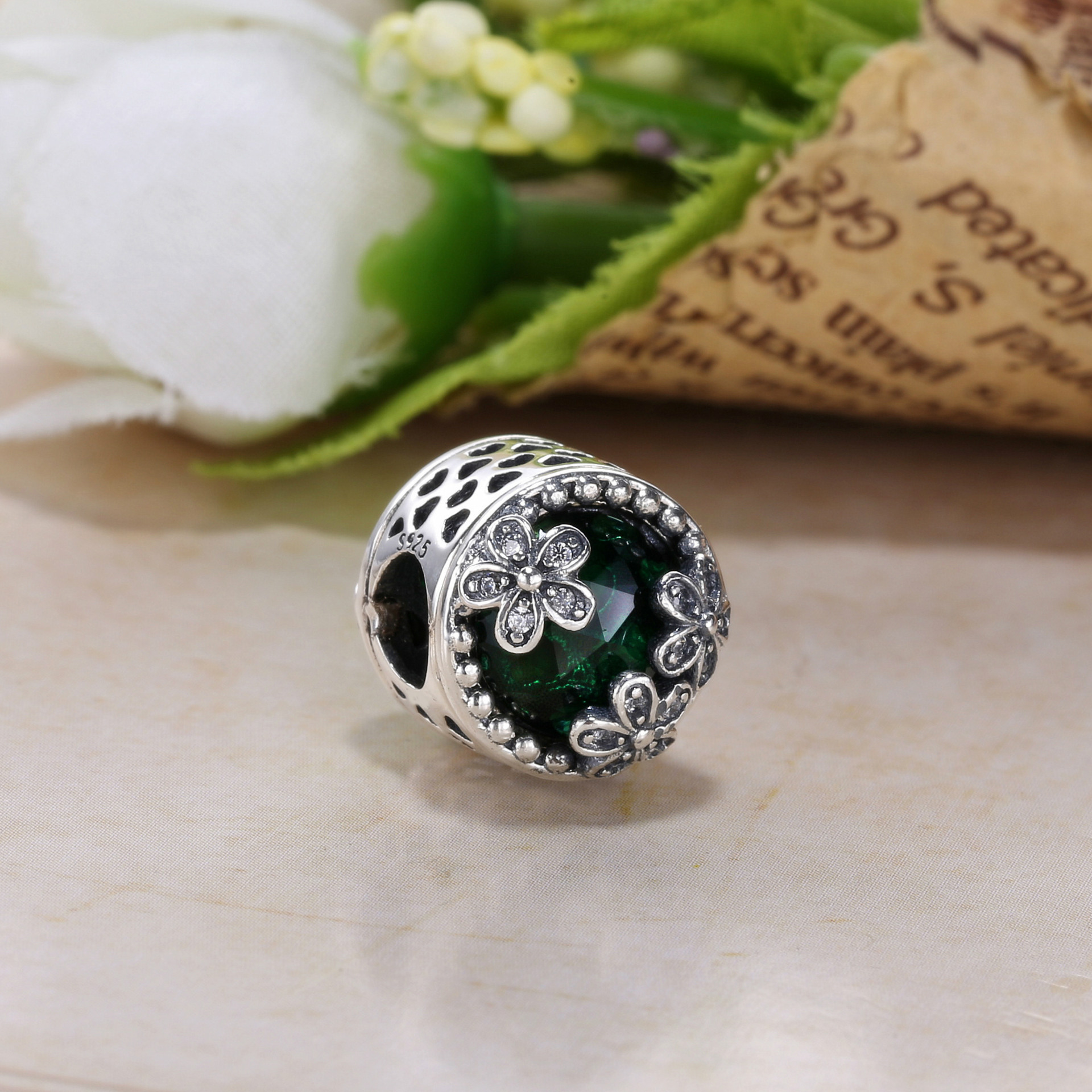 Pandora Zilveren Oogverblindende Daisy Meadow Bedel 792055PCZ