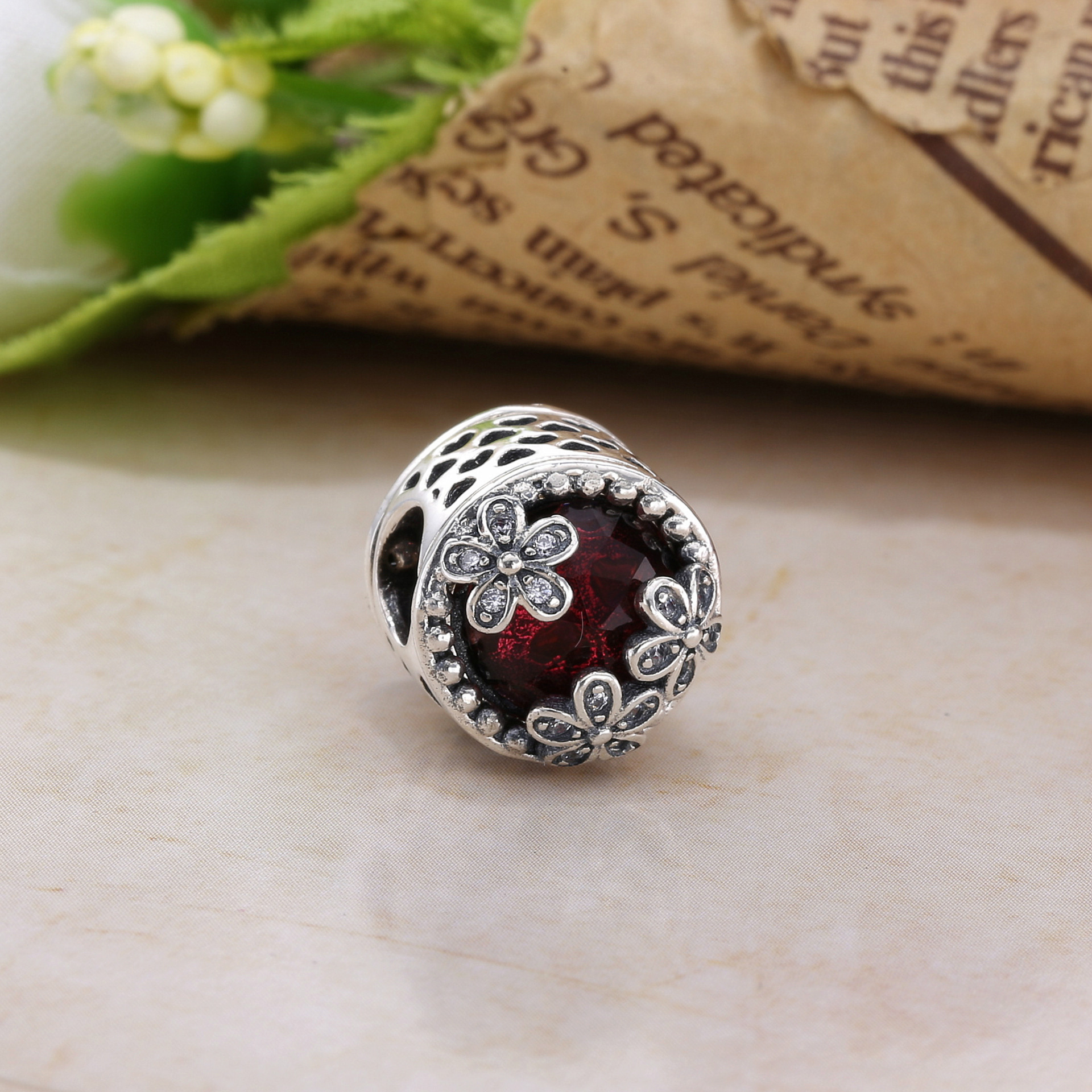 Pandora Zilveren Oogverblindende Daisy Meadow Bedel 792055PCZ