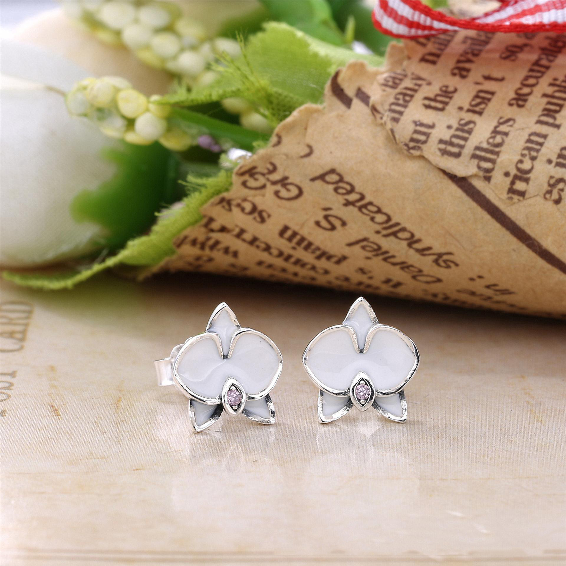 PANDORA White Orchids Stud Earrings - 290749En12