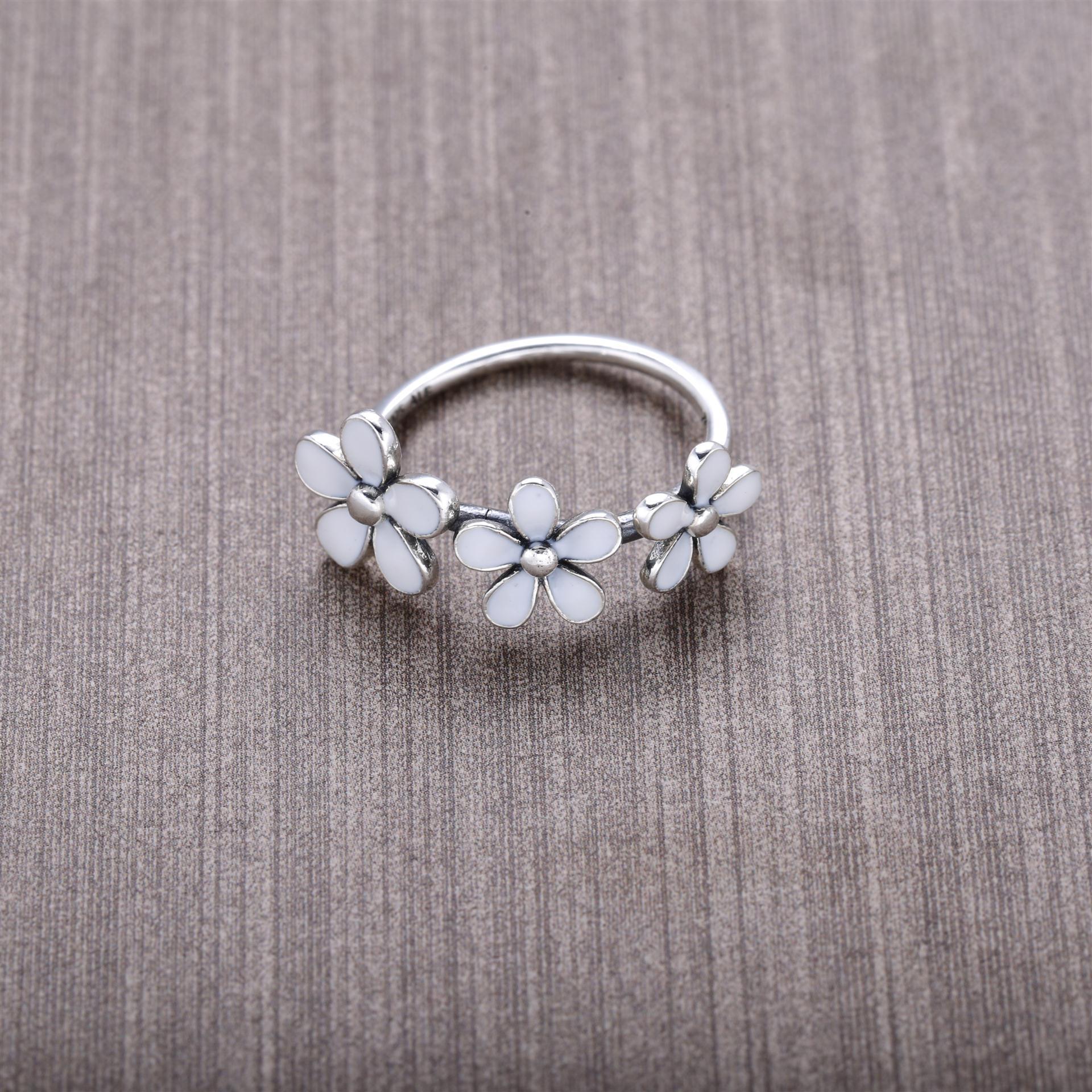 PANDORA Daisies Silver Ring With White Enamel - 190900En12