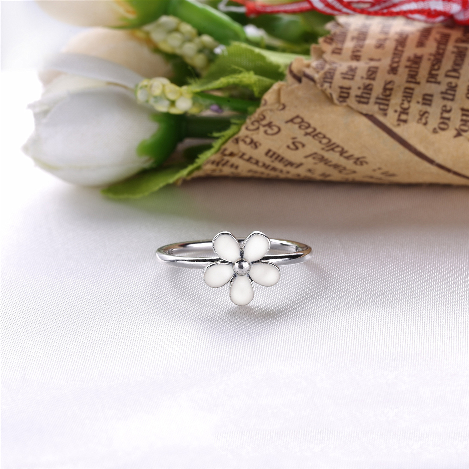 PANDORA Daisy Silver Ring With White Enamel - 190899En12