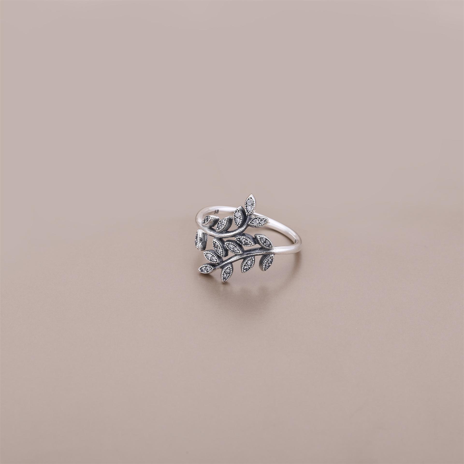 PANDORA Ring Met Glinsterende Bladeren 190921CZ