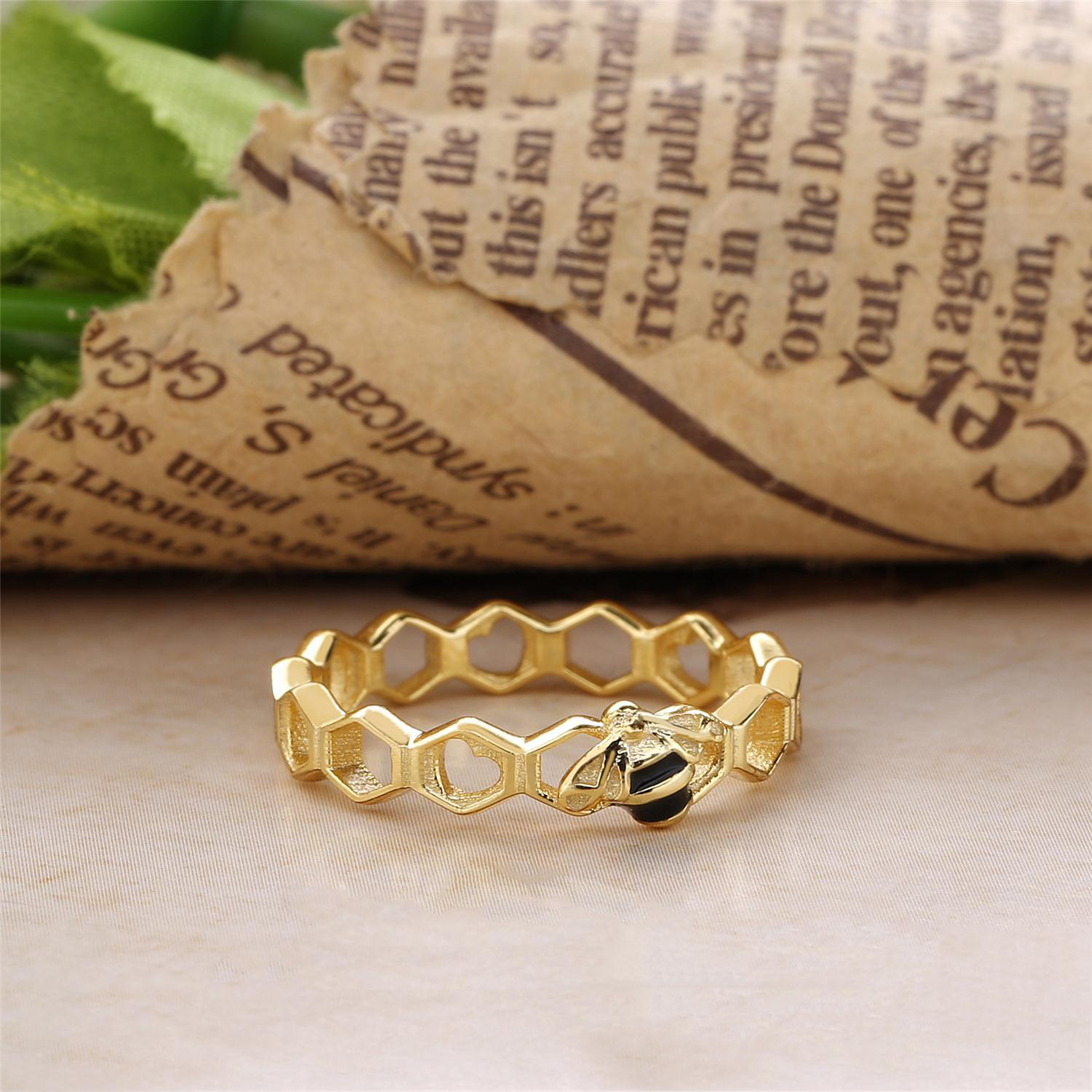 Pandora Shine Honeybee Ring 167116EN16